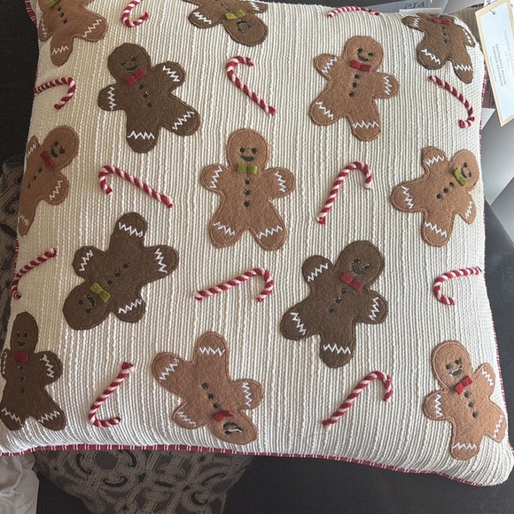 Cupcakes and cashmere gingerbread and candy cane pillow - Picture 1 of 4